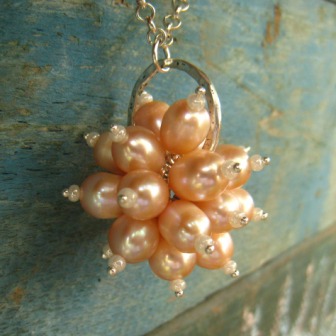 Ketlovaná kulička z říčních perel